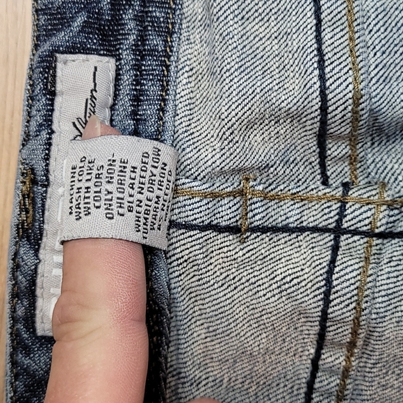 CHICO'S PLATINUM LIGHT WASH BLUE JEANS - Picture 13 of 13